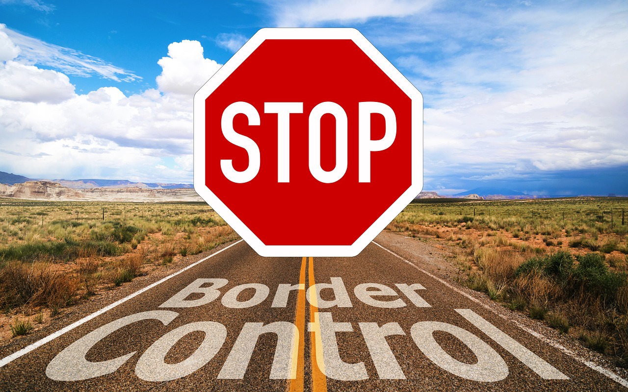 Accueil corona, coronavirus, virus, border control, nature, border, stop, road, field, heaven, clouds, national border, entry, refugees, escape, citizenship, agreement, state border, customs, exit, transition